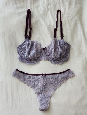 VS Dream Angels Lavender Lace Bra With Plum Velvet Straps And Thong 32DD/M